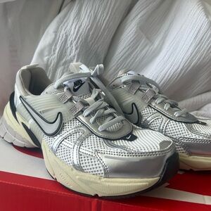 NIKE V2K RUN